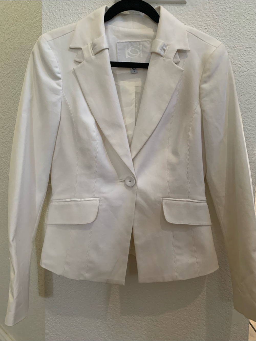 bebe White Single-Button Tailored Blazer